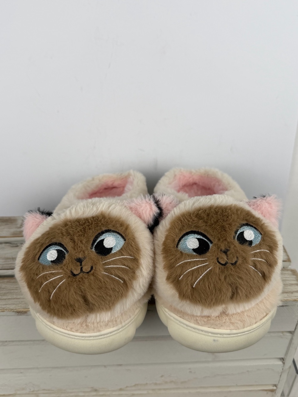 plush cat face slippers soft faux fur and embroidered whiskers size L (8-9).
